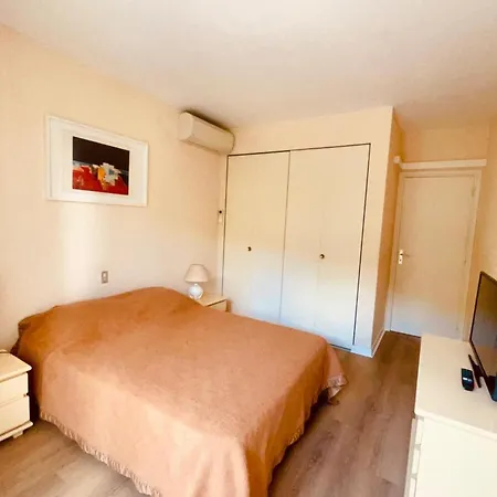 Cozy Flat With Terrace And Swimming Pool In Apartment